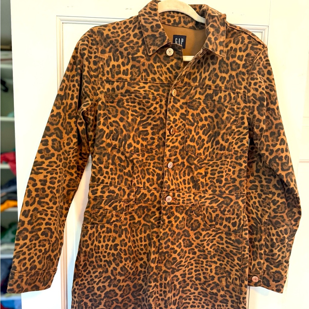 Gap Leopard button down dress size small. NWT